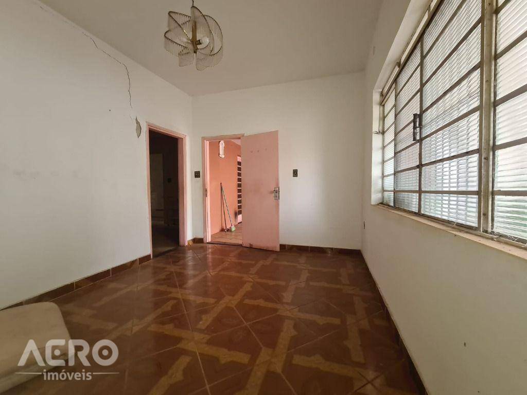 Casa à venda com 3 quartos, 210m² - Foto 6