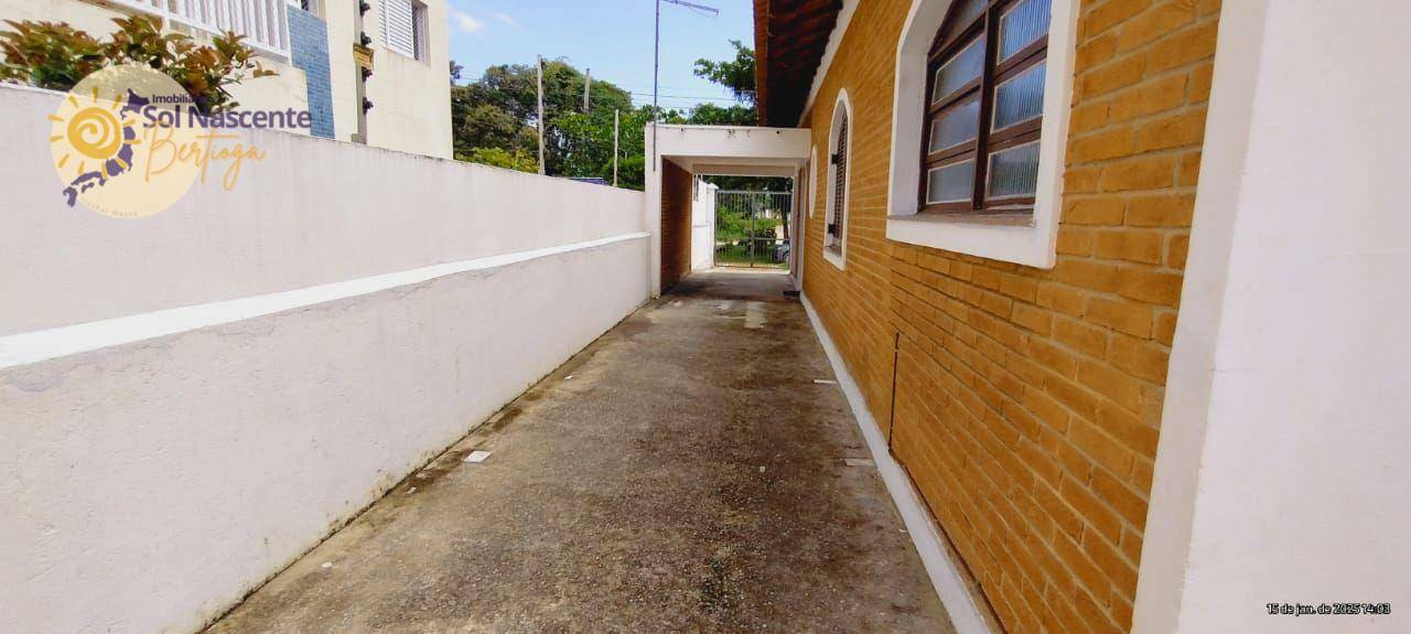 Casa para alugar com 4 quartos, 165m² - Foto 12