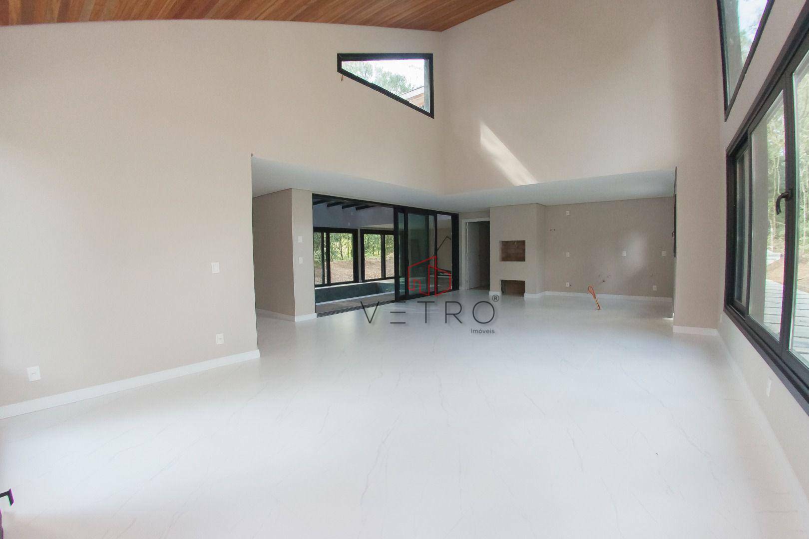 Casa de Condomínio à venda com 4 quartos, 376m² - Foto 4