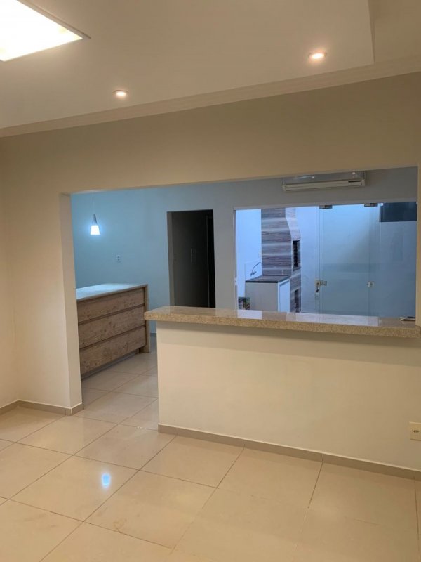 Casa à venda com 3 quartos, 150m² - Foto 2