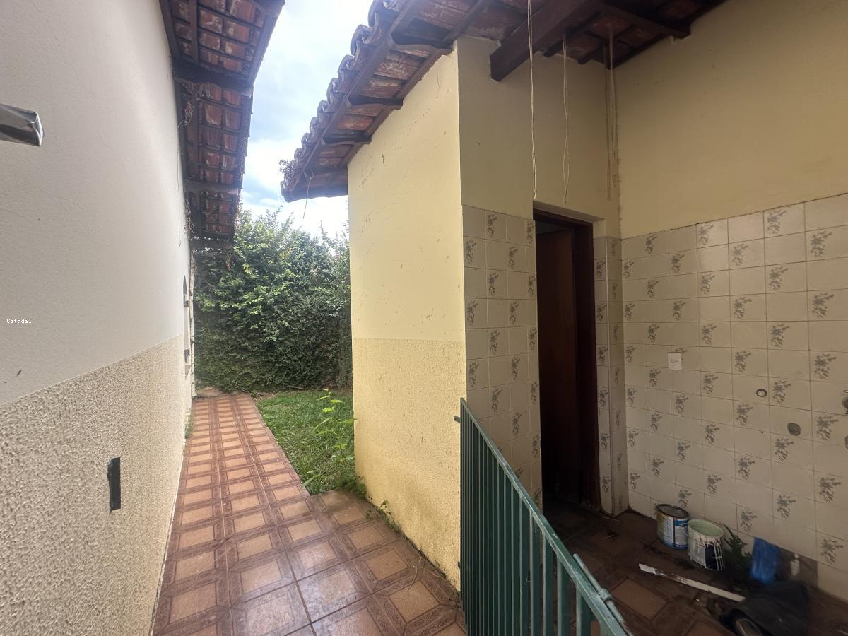 Casa à venda com 4 quartos, 242m² - Foto 17