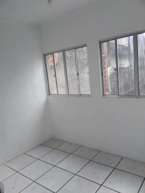 Casa à venda com 2 quartos, 60m² - Foto 11