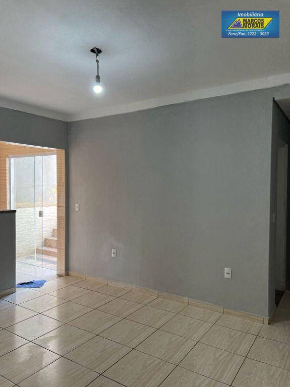 Casa à venda com 4 quartos, 200m² - Foto 5