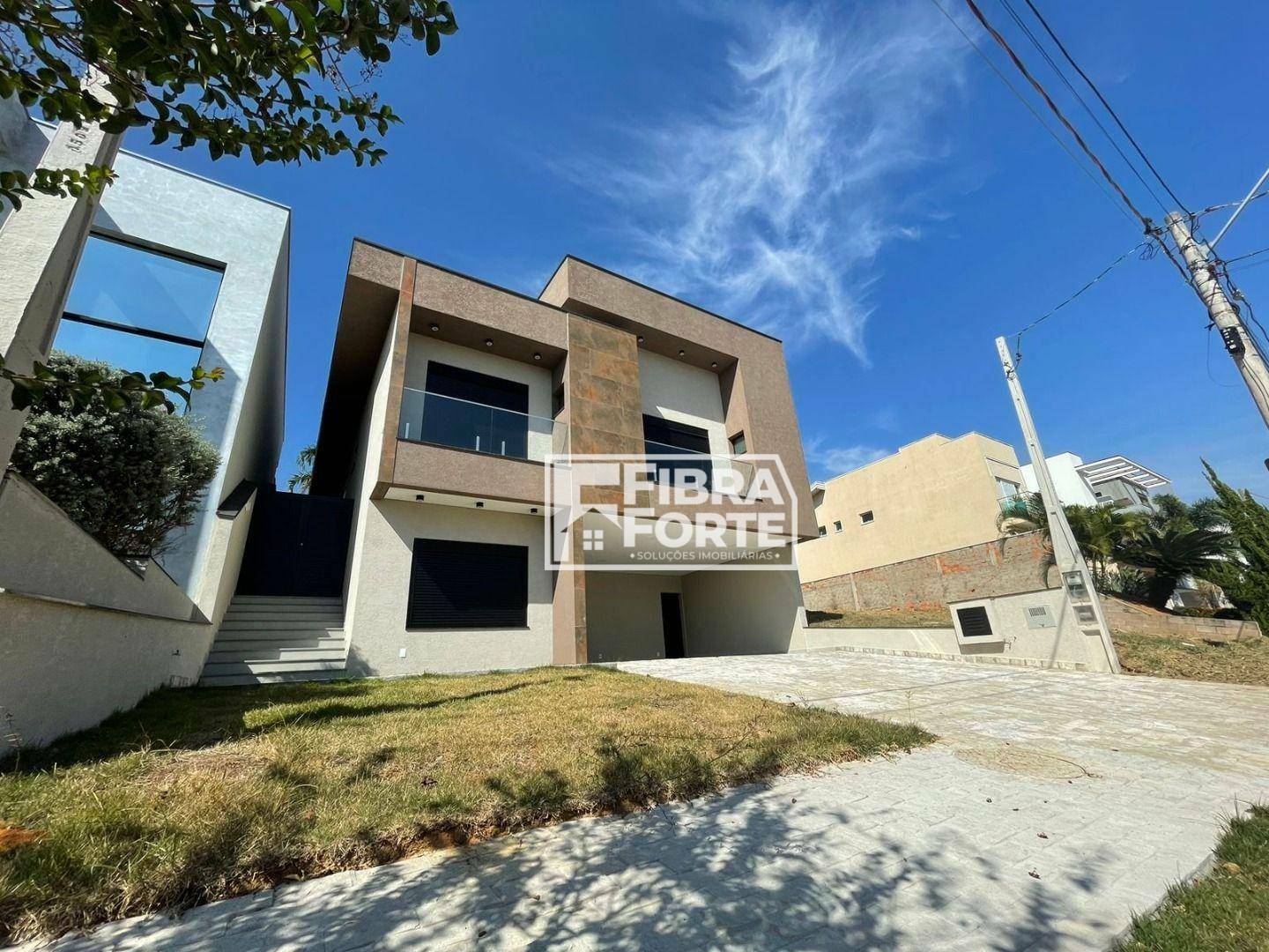 Casa de Condomínio à venda com 4 quartos, 254m² - Foto 1