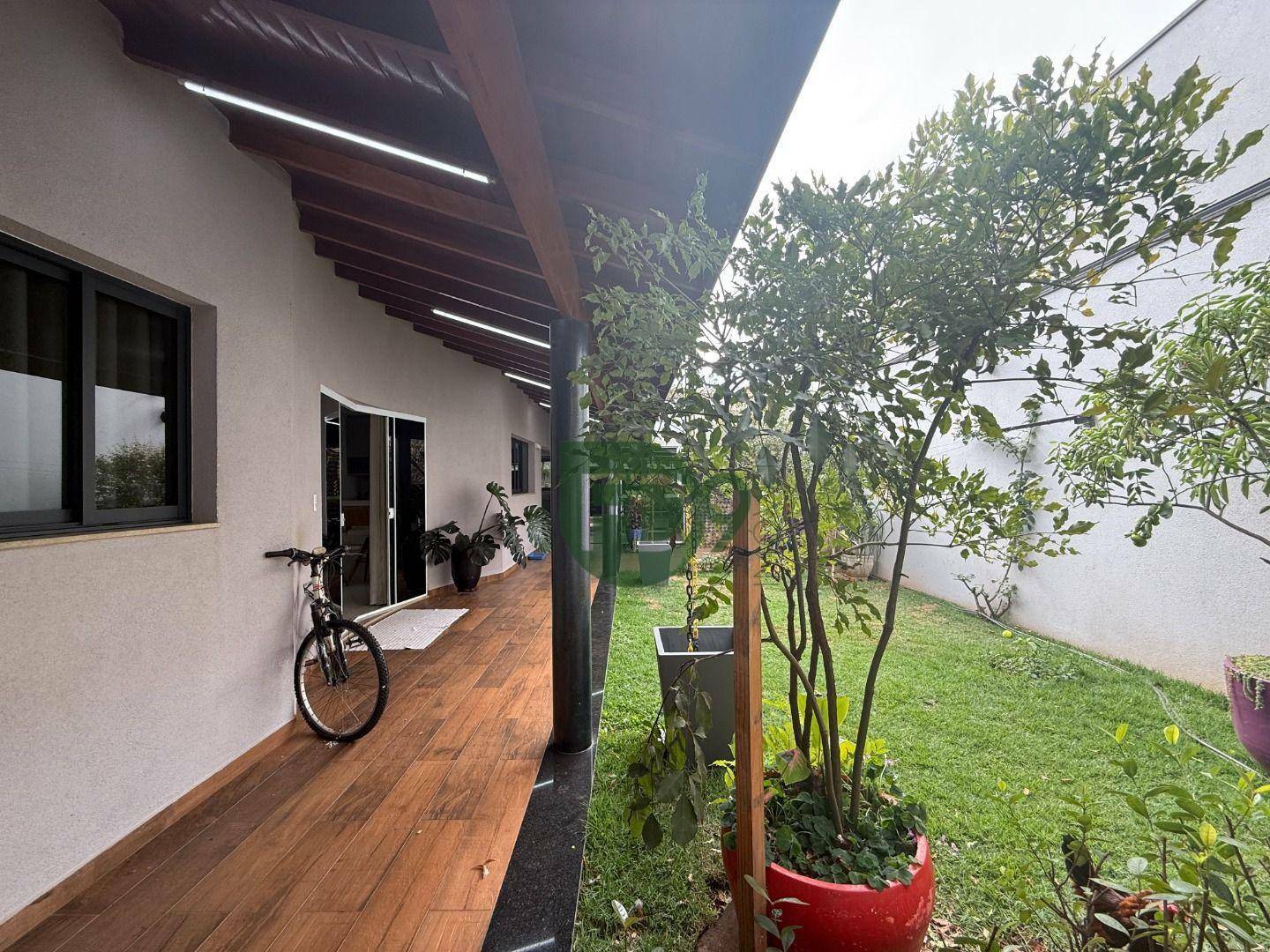 Casa à venda com 3 quartos, 225m² - Foto 2