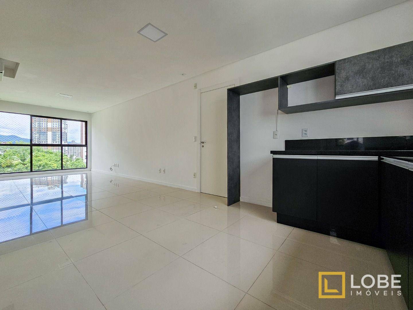 Apartamento à venda com 2 quartos, 64m² - Foto 2