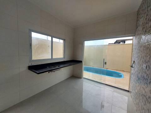 Casa à venda com 2 quartos, 45m² - Foto 1