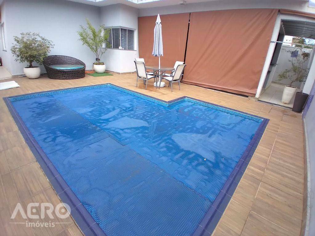 Casa à venda e aluguel com 3 quartos, 230m² - Foto 5