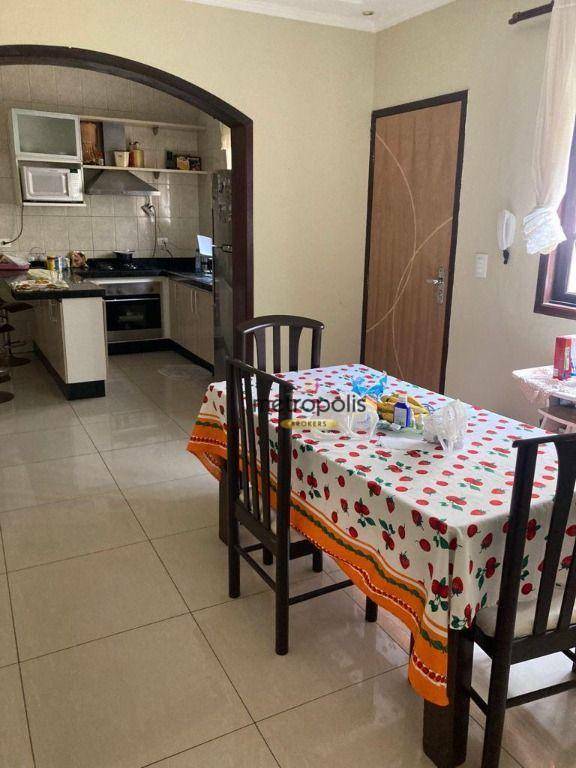 Sobrado à venda com 3 quartos, 240m² - Foto 2