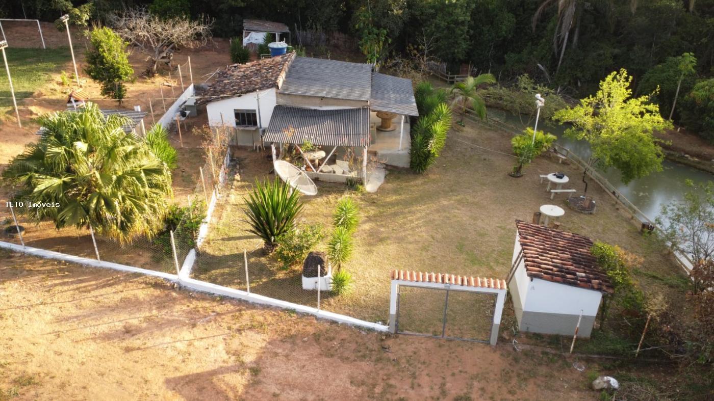 Fazenda à venda com 2 quartos, 1800m² - Foto 1