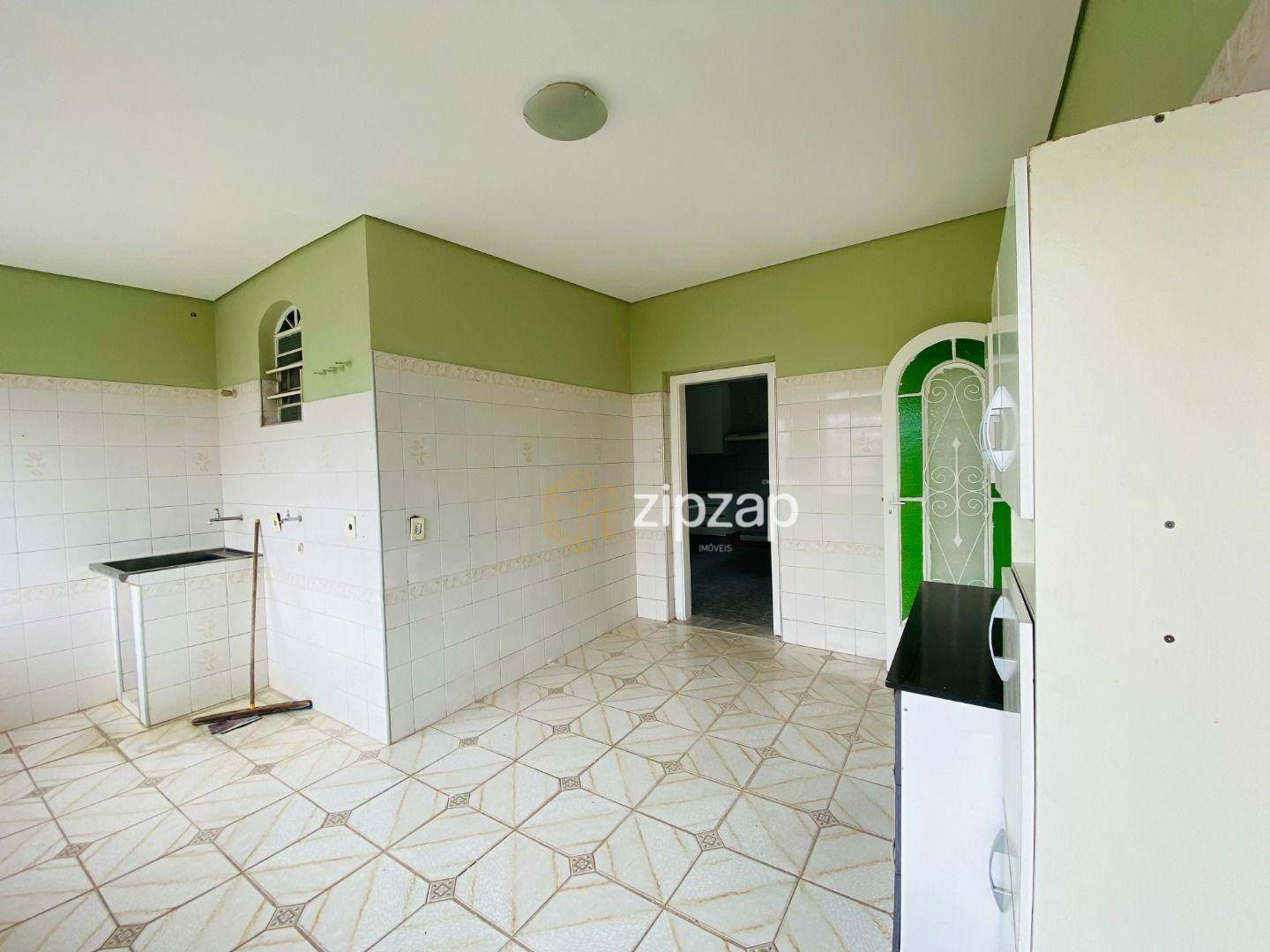 Casa para alugar com 3 quartos, 200m² - Foto 6