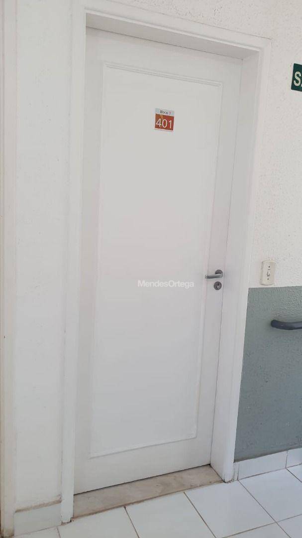 Apartamento para alugar com 3 quartos, 74m² - Foto 2