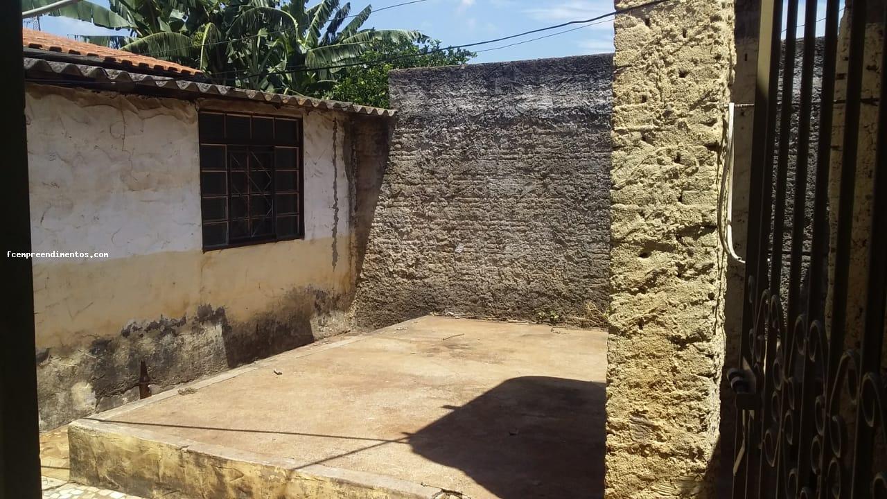 Casa à venda com 2 quartos, 200m² - Foto 10