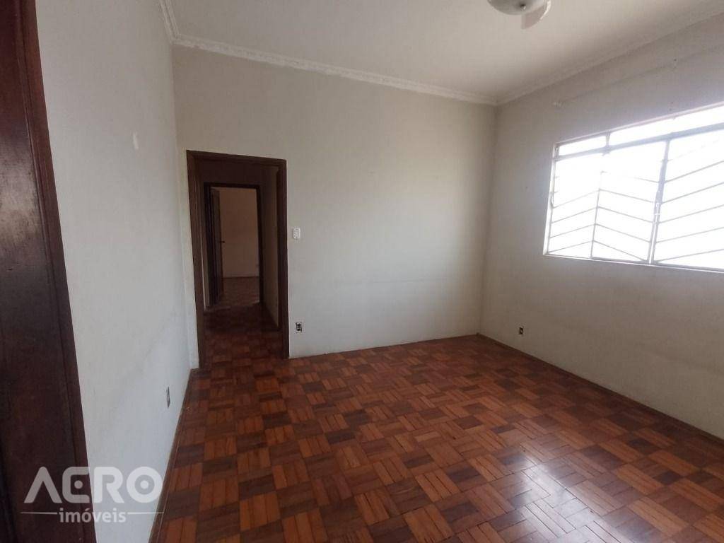 Casa à venda com 3 quartos, 170m² - Foto 4