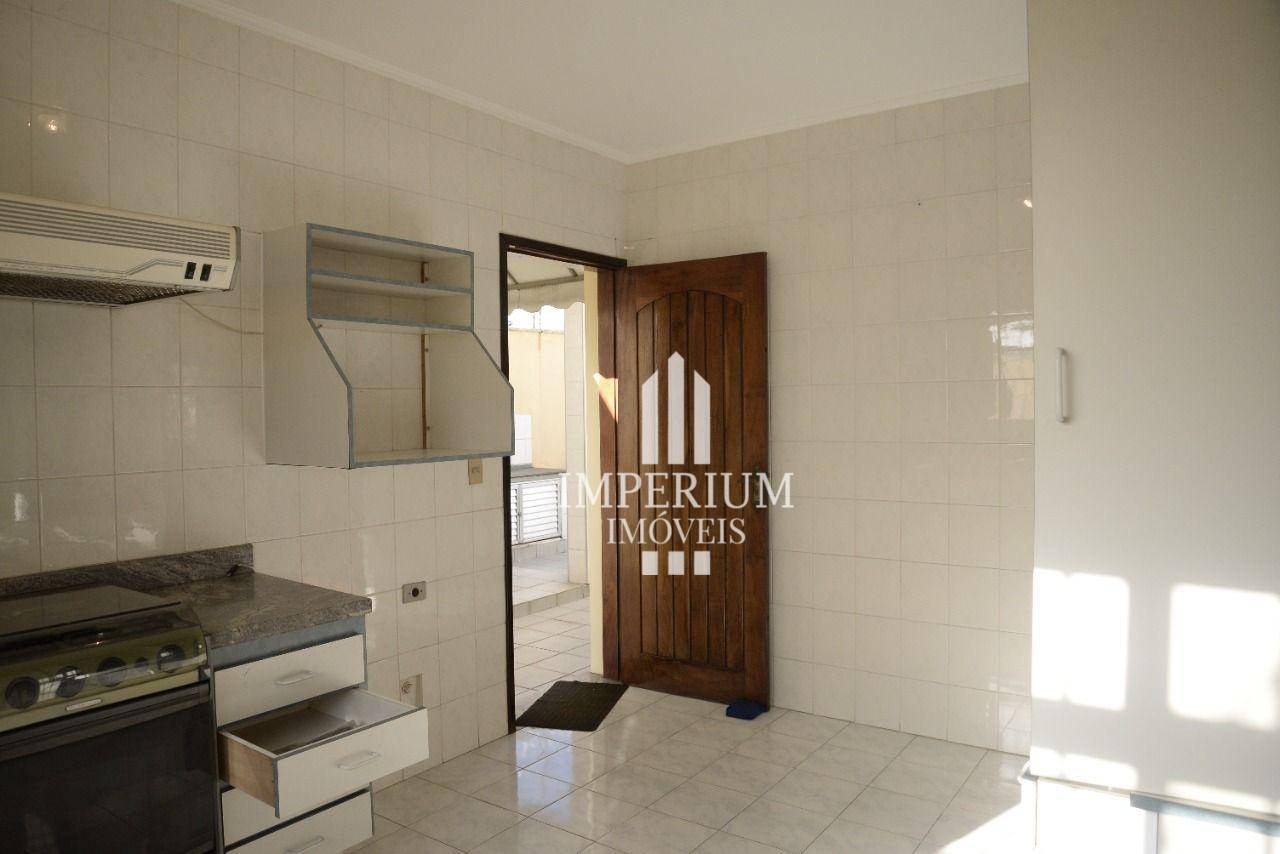 Sobrado à venda com 3 quartos, 200m² - Foto 32