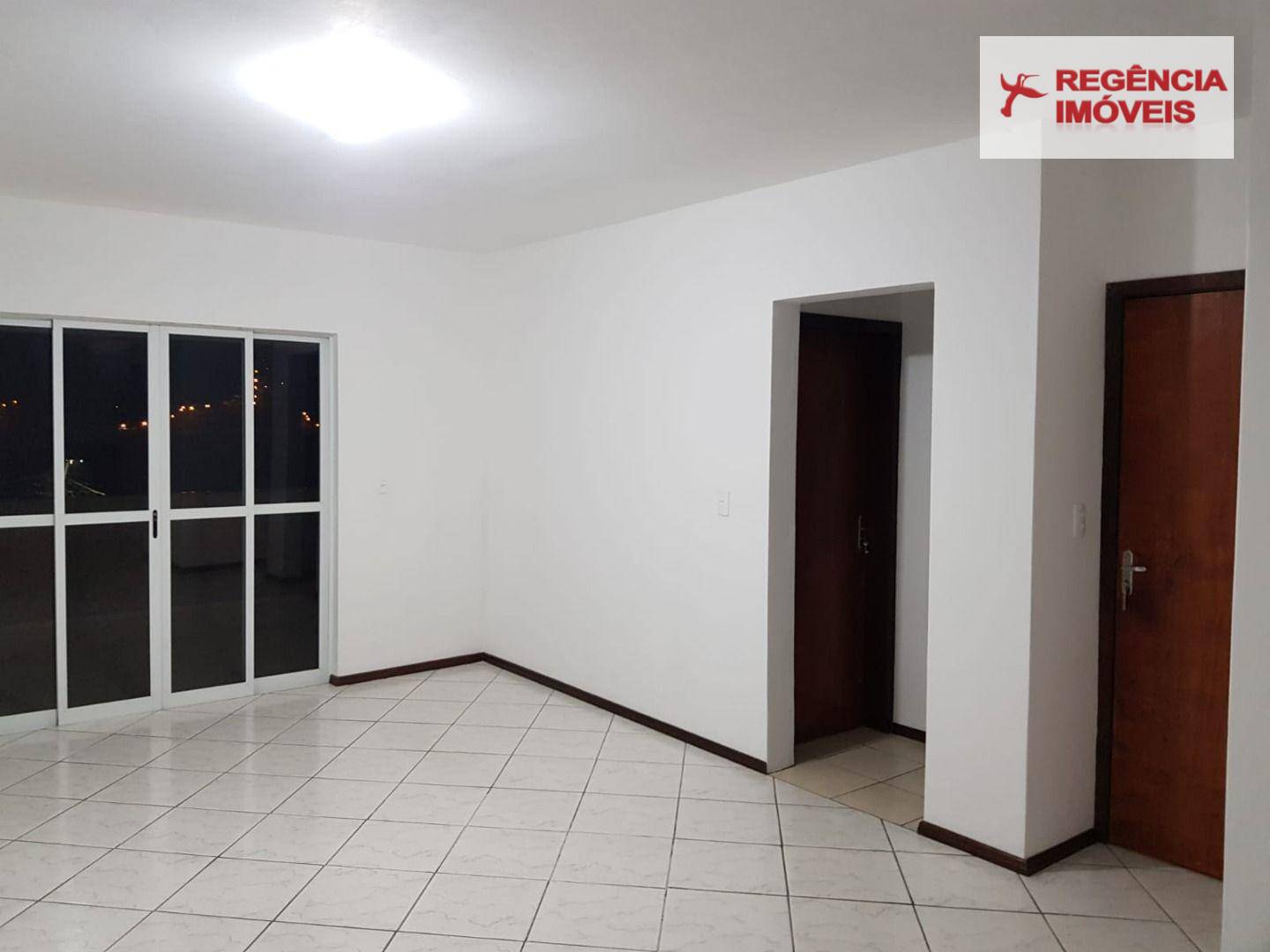 Apartamento para alugar com 2 quartos, 85m² - Foto 3