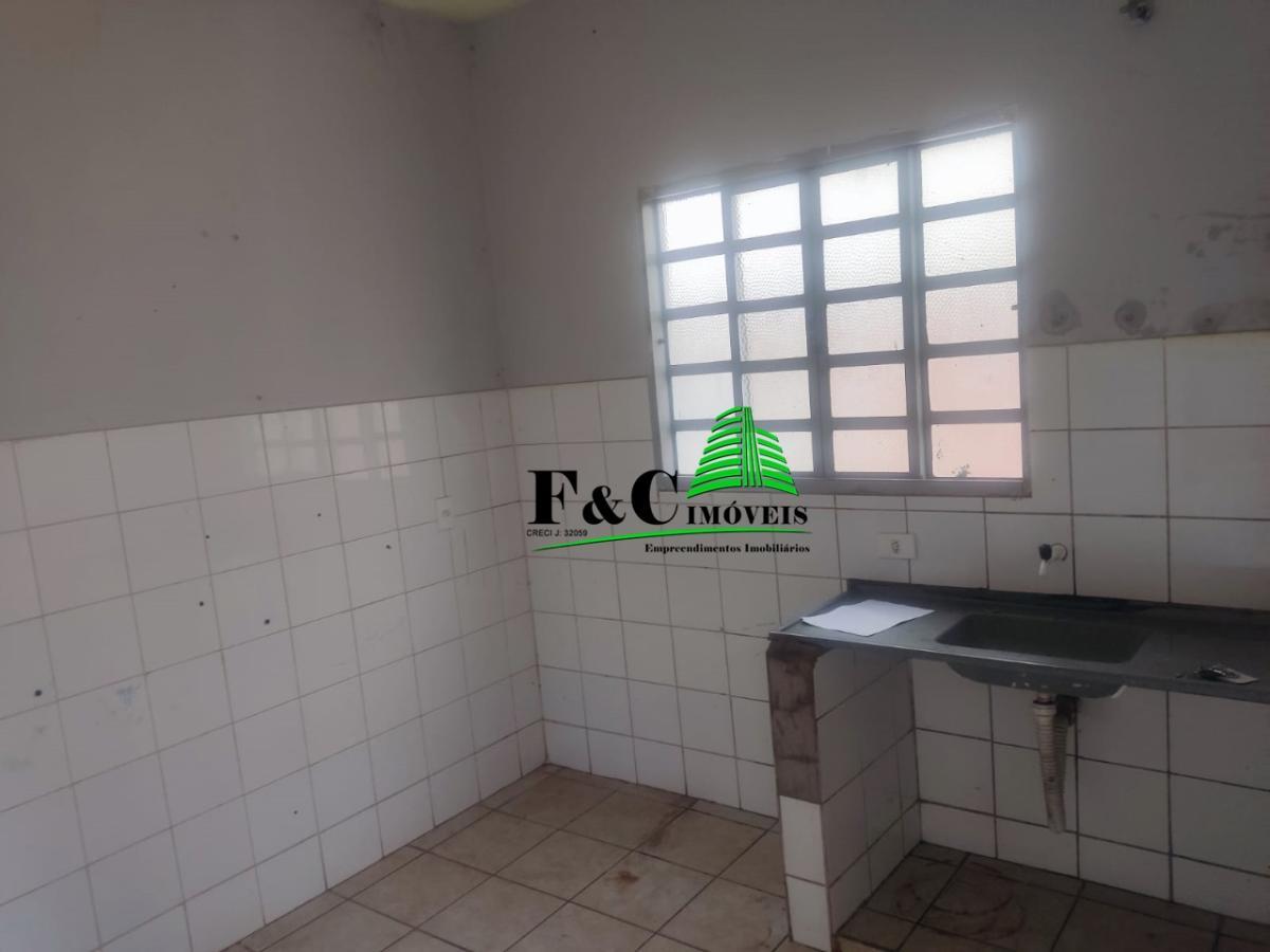 Casa à venda com 2 quartos, 200m² - Foto 1