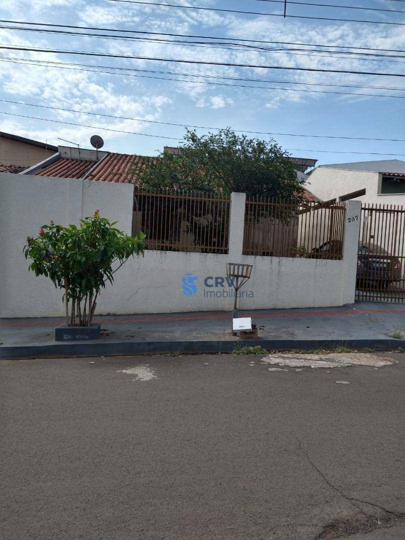 Casa à venda com 5 quartos, 200m² - Foto 1