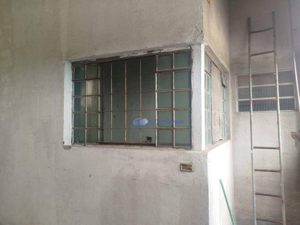Casa à venda com 1 quarto, 142m² - Foto 2