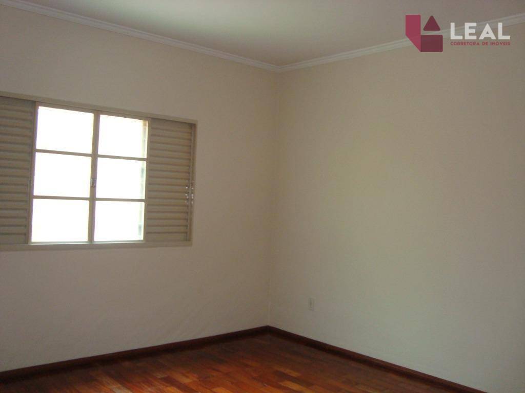 Casa à venda com 4 quartos, 334m² - Foto 17