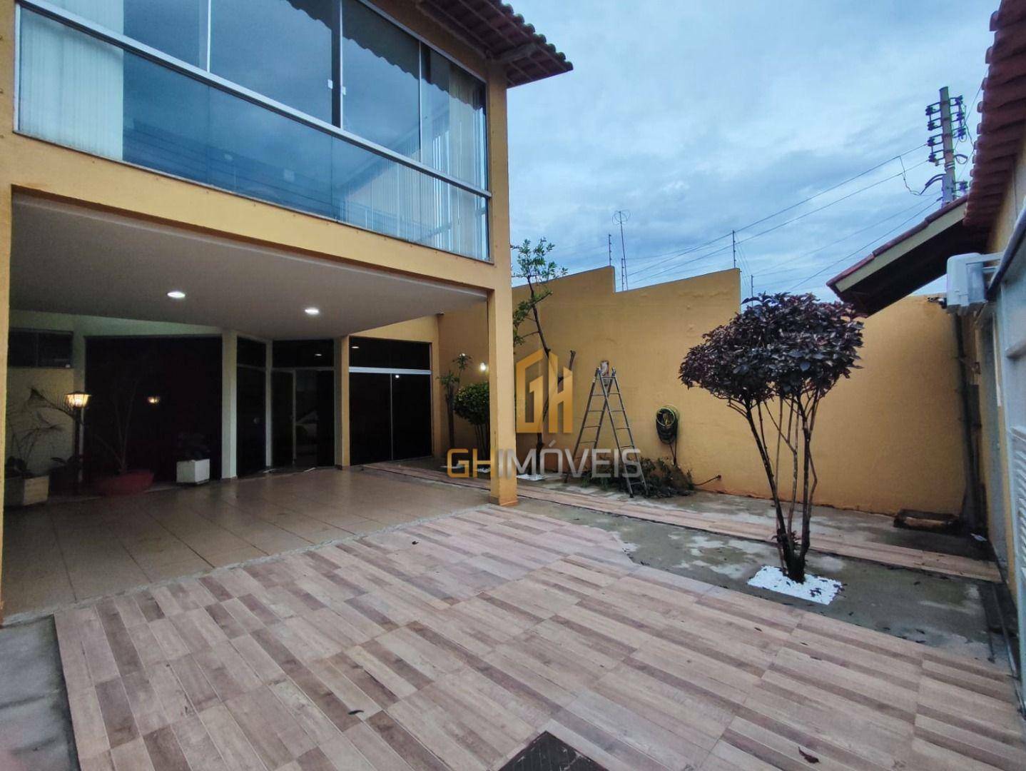 Sobrado à venda com 4 quartos, 240m² - Foto 1