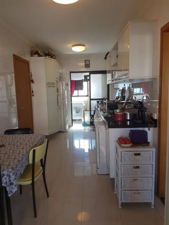 Apartamento à venda com 4 quartos, 175m² - Foto 1