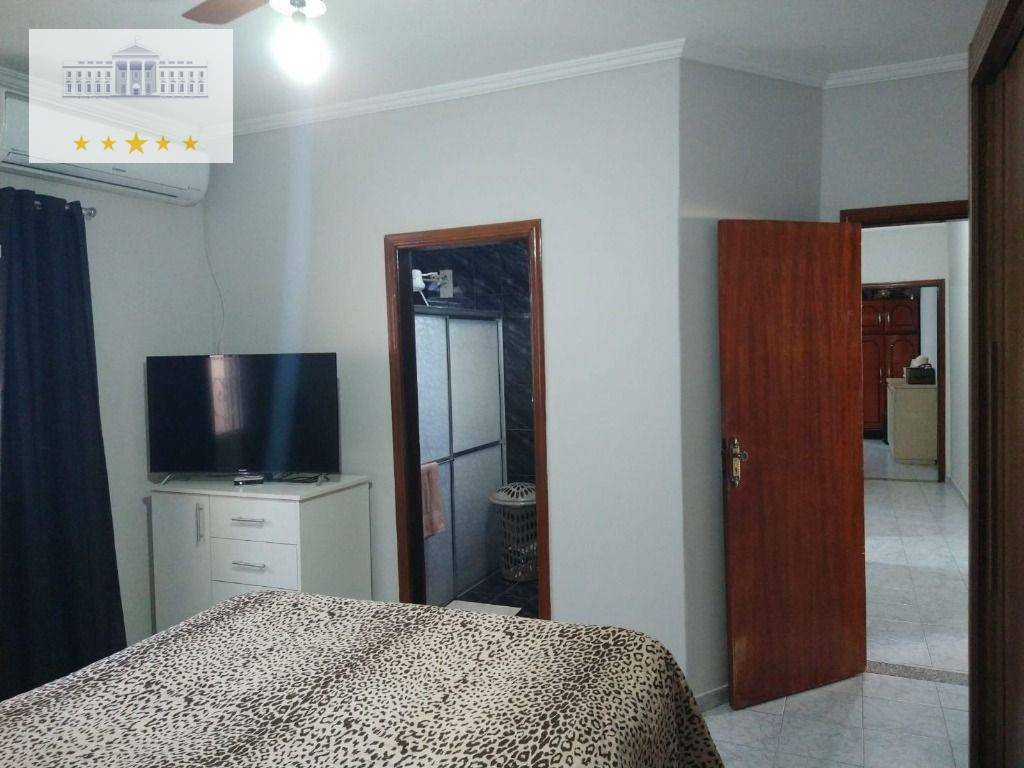 Casa à venda com 3 quartos, 212m² - Foto 2