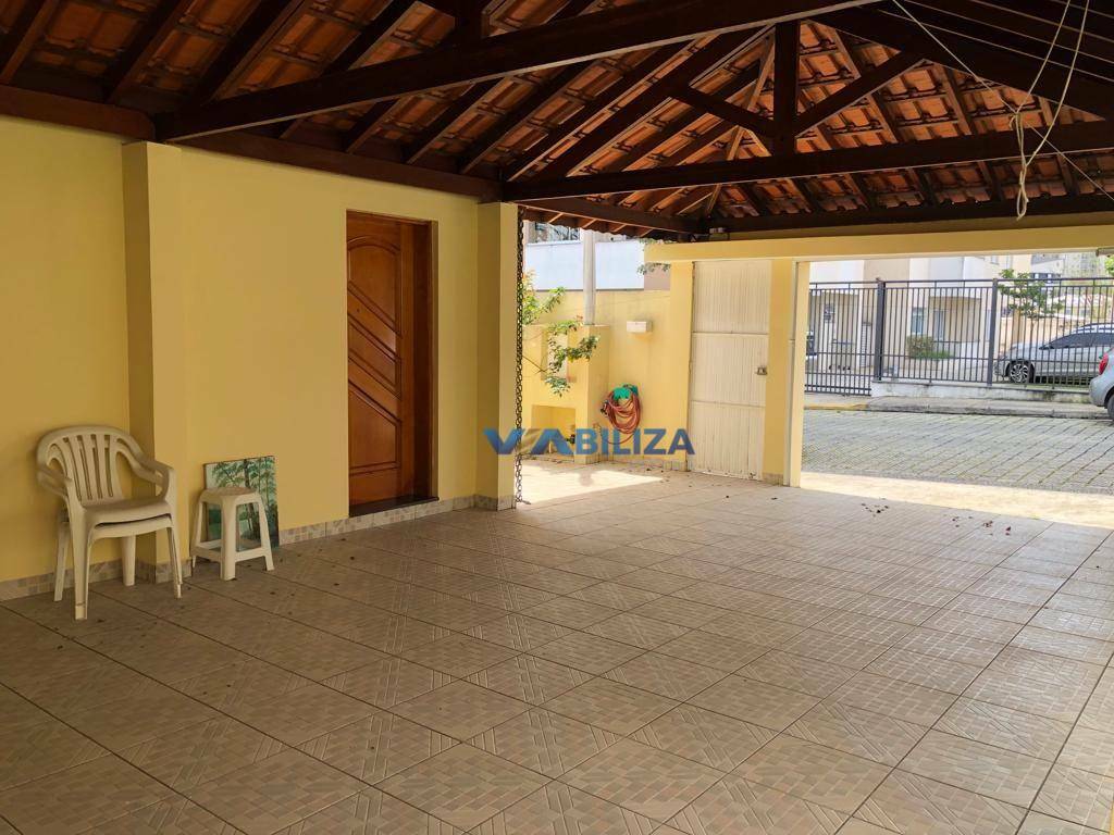 Casa à venda com 2 quartos, 140m² - Foto 11