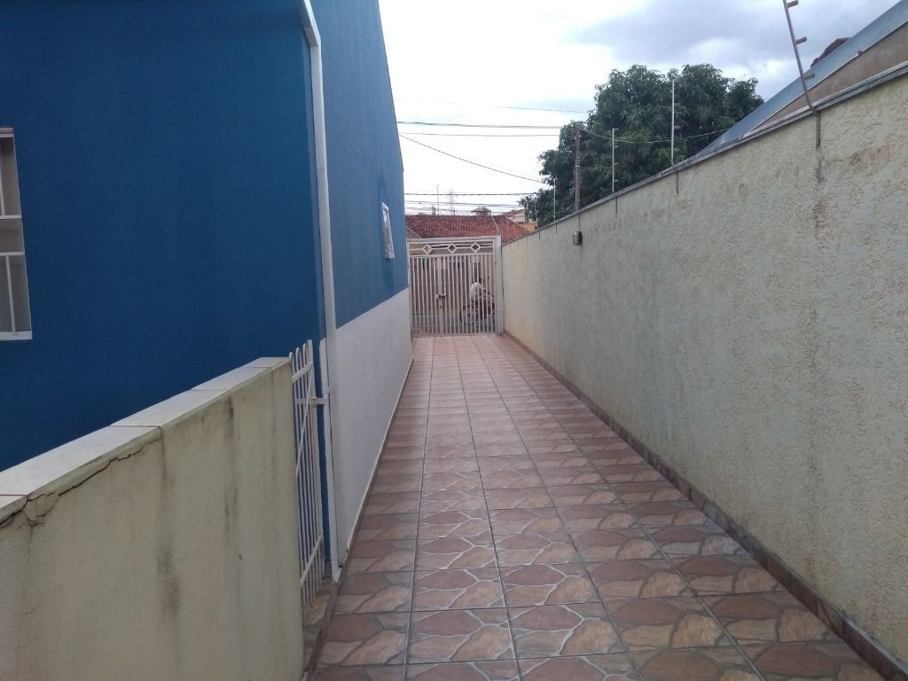 Casa à venda com 4 quartos, 180m² - Foto 2