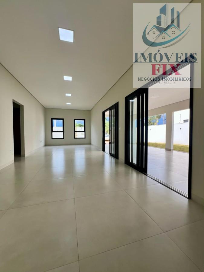 Casa à venda com 3 quartos, 324m² - Foto 1