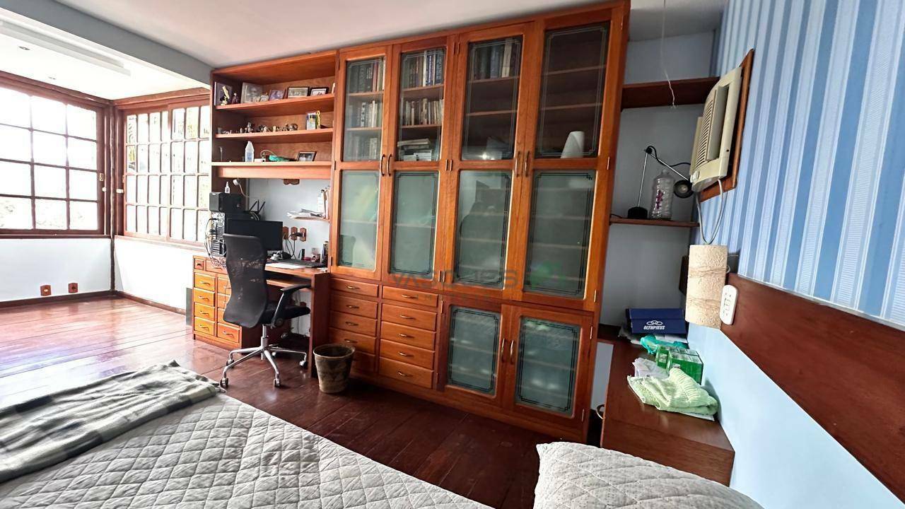 Casa à venda com 4 quartos, 371m² - Foto 15