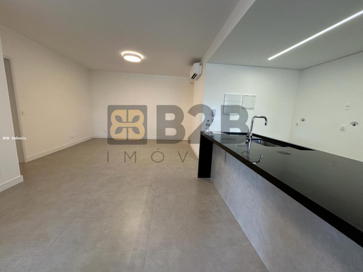 Apartamento à venda com 3 quartos, 117m² - Foto 2