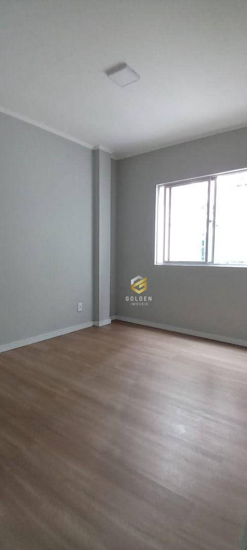 Apartamento à venda com 2 quartos, 75m² - Foto 2