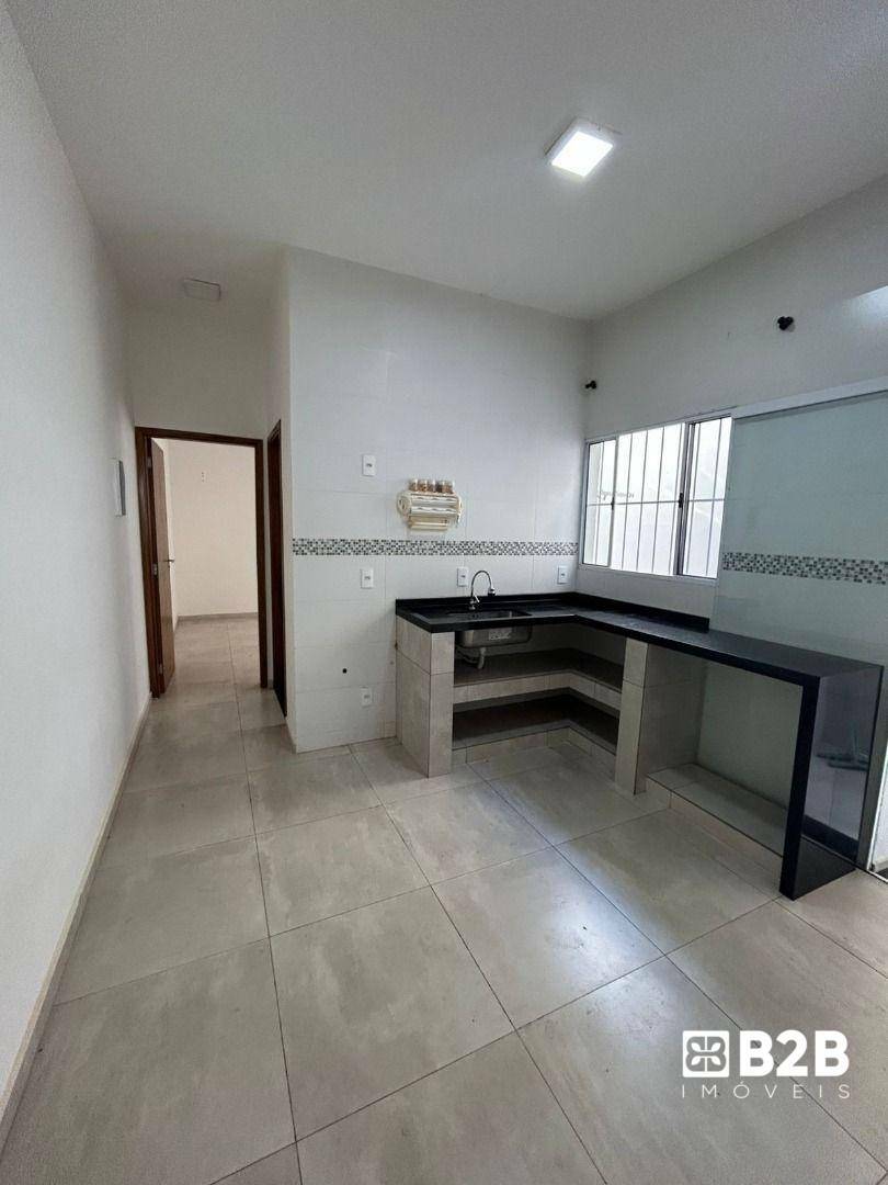 Casa à venda com 1 quarto, 80m² - Foto 2