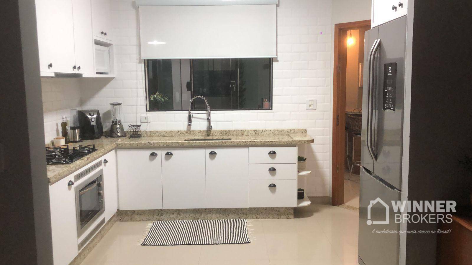 Casa à venda com 4 quartos, 220m² - Foto 5