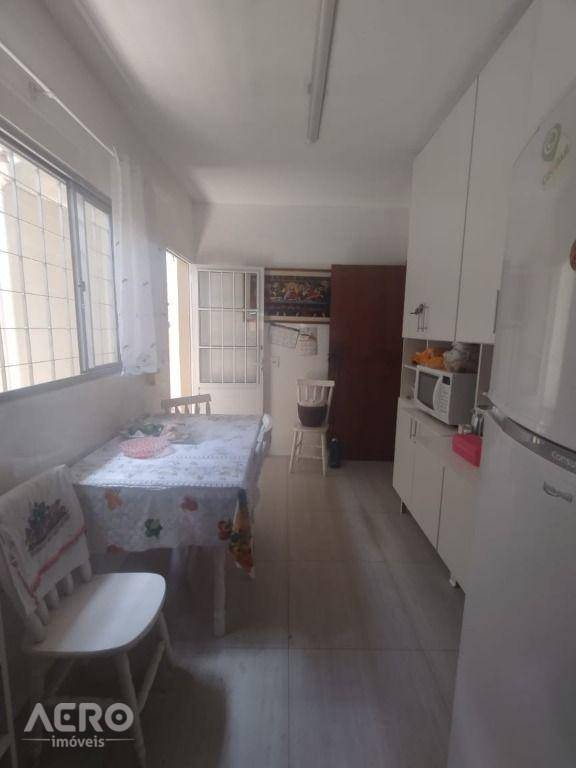 Casa à venda com 3 quartos, 140m² - Foto 7