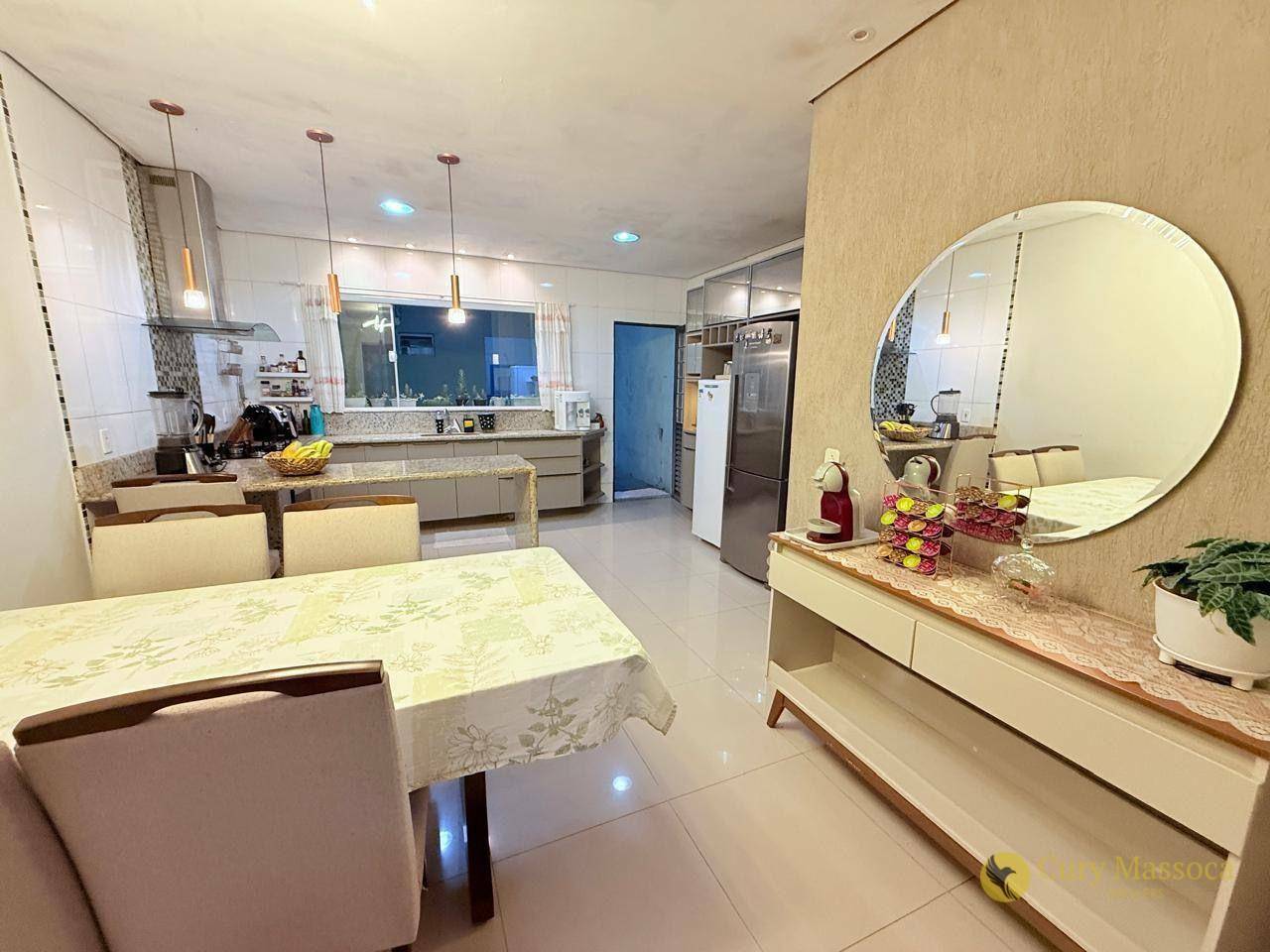 Casa à venda com 3 quartos, 180m² - Foto 2