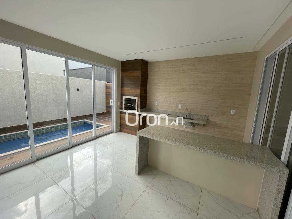 Sobrado à venda com 3 quartos, 251m² - Foto 1