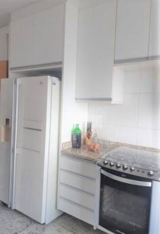 Apartamento à venda com 3 quartos, 156m² - Foto 9