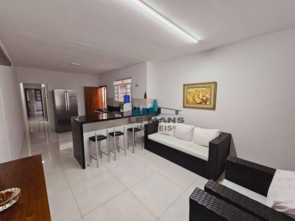 Casa à venda com 2 quartos, 81m² - Foto 1