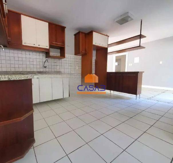 Casa de Condomínio à venda com 3 quartos, 245m² - Foto 3