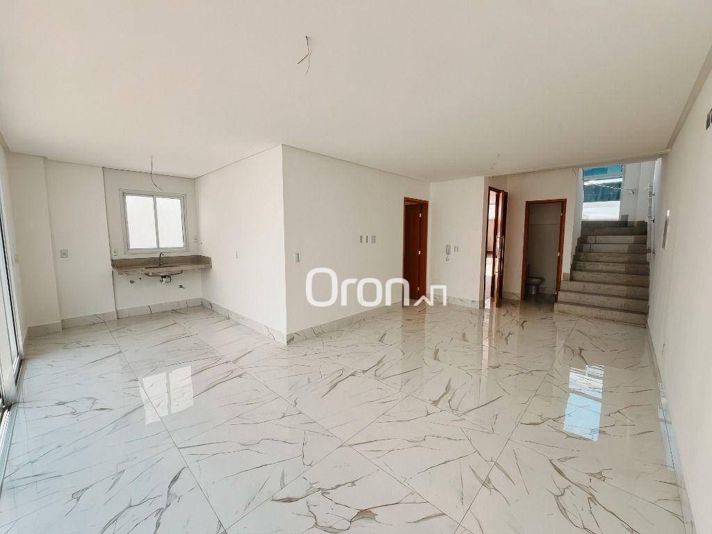 Sobrado à venda com 4 quartos, 124m² - Foto 1