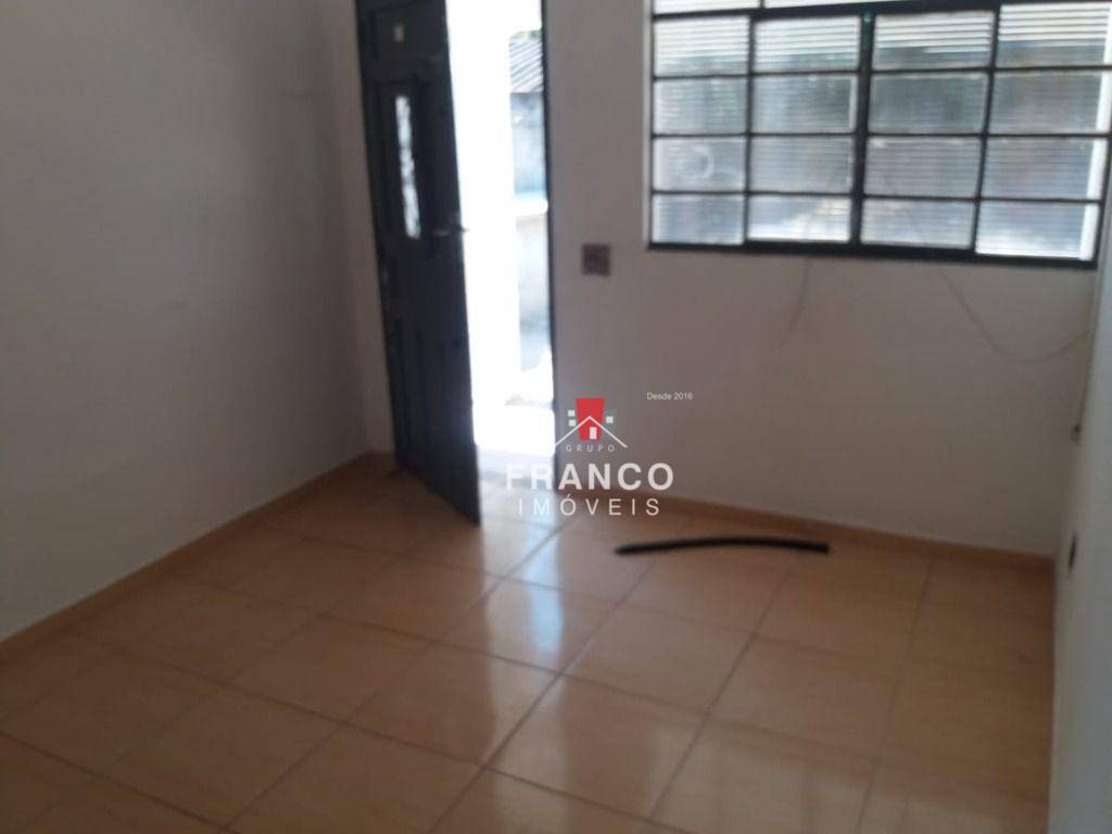 Casa à venda com 4 quartos, 166m² - Foto 4