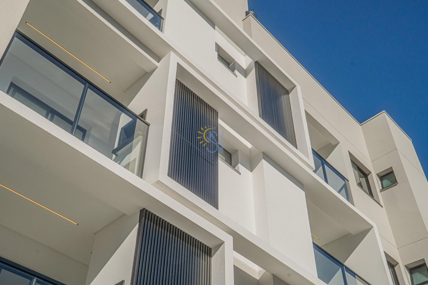 Apartamento à venda com 3 quartos, 76m² - Foto 2