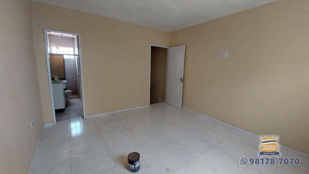 Casa para alugar com 2 quartos, 72m² - Foto 29