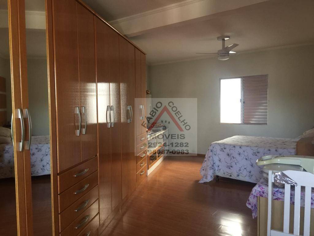 Sobrado à venda com 4 quartos, 200m² - Foto 8