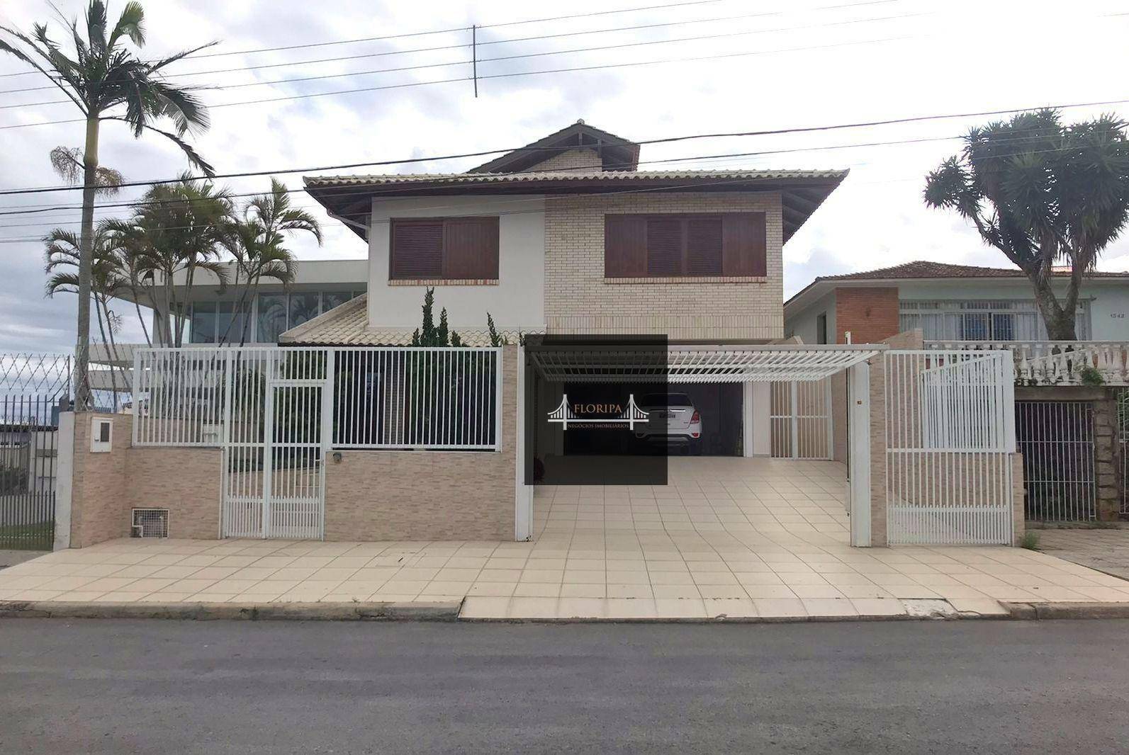 Casa à venda com 4 quartos, 325m² - Foto 1