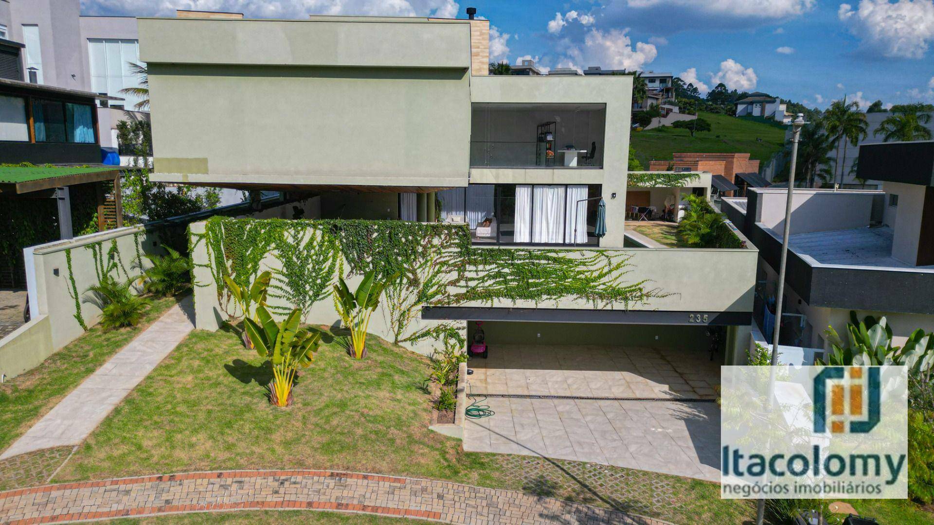 Casa de Condomínio à venda e aluguel com 4 quartos, 525m² - Foto 1