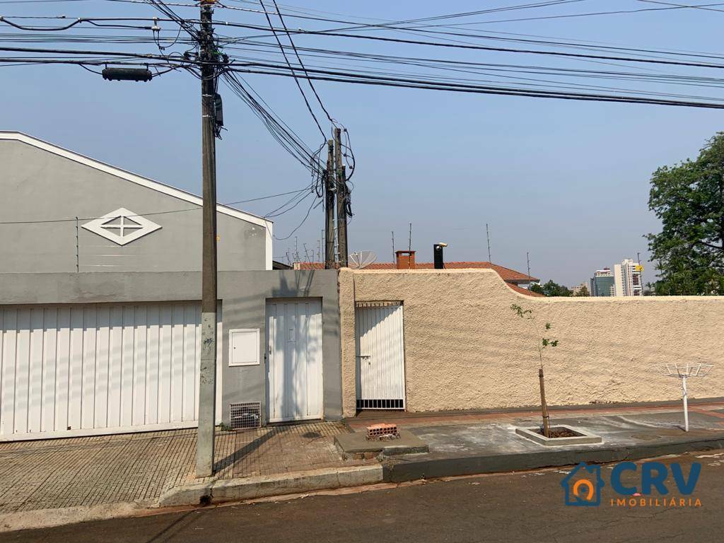 Casa à venda e aluguel com 3 quartos, 320m² - Foto 2