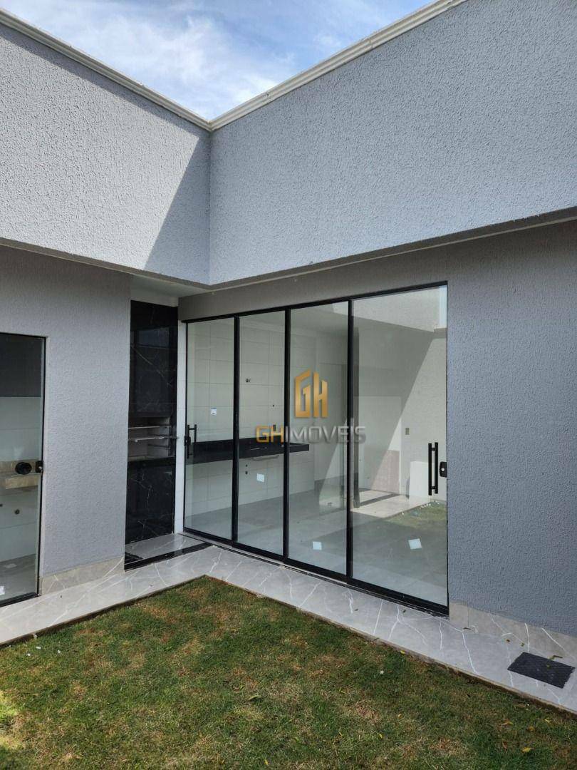 Casa à venda com 3 quartos, 117m² - Foto 1